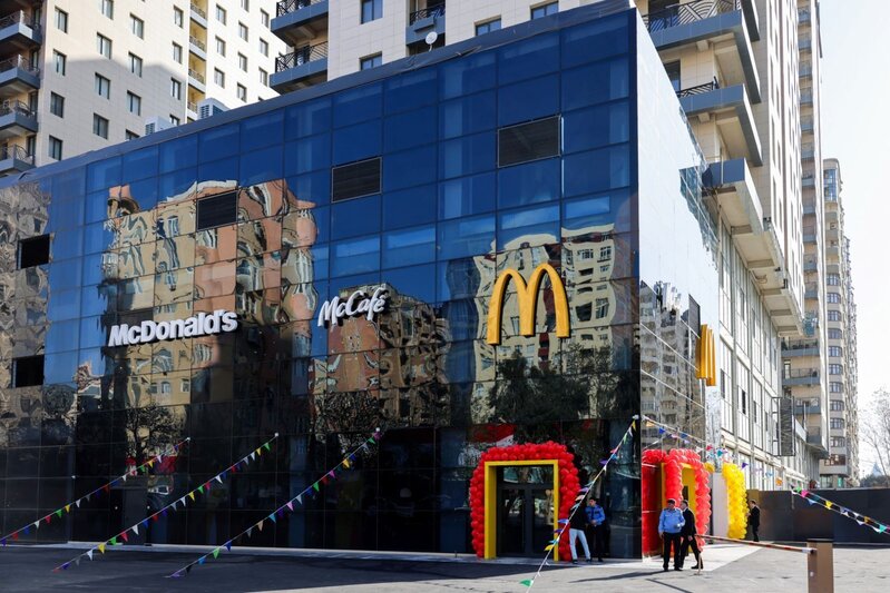 "McDonald's"ın köhnə Nəsimi bazarının yerində yeni restoranı açılıb - FOTO