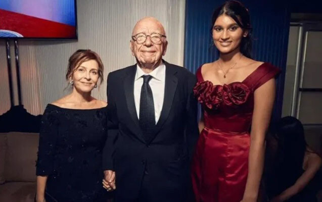 93 yaşlı media maqnatı ilk dəfə nişanlısı ilə görüntüləndi