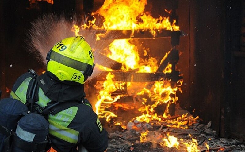 Bakıda taxta bazarı yanır: Mübarizə tədbirləri davam etdirilir - YENİLƏNİB +VİDEO