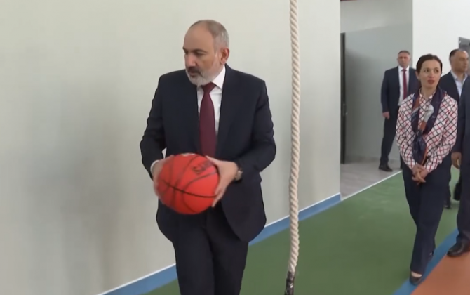 Paşinyan Qazaxın kəndlərindən sonra basketbol topu ilə gündəmə gəldi...-VİDEO