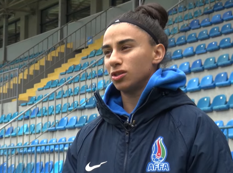 Konduktorluq edən qız necə millinin kapitanı oldu? - VİDEO