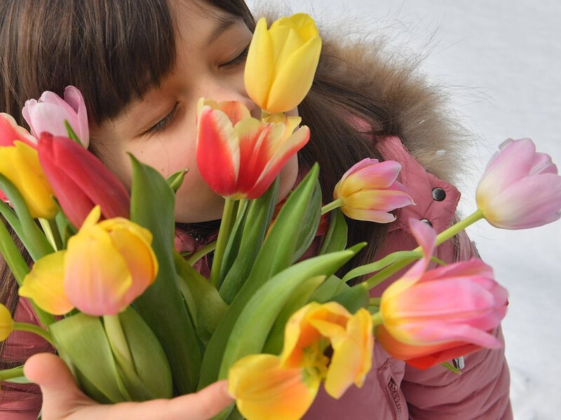 Üç yaşlı uşaq gül dəstəsinə görə xəstəxanalıq oldu