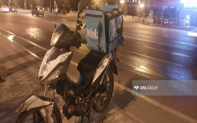 "Wolt"un xanım sürücüsü qəzada xəsarət aldı - FOTO