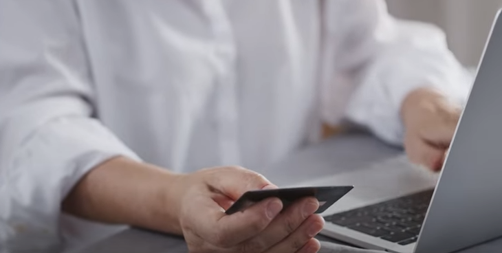 Kart hesabı paylaşıb pul yığanlara necə İNANAQ? - VİDEO