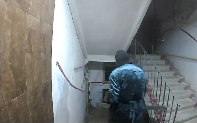 Gecələr insanlara qorxu yaşadan qadın kameraya düşdü - Video