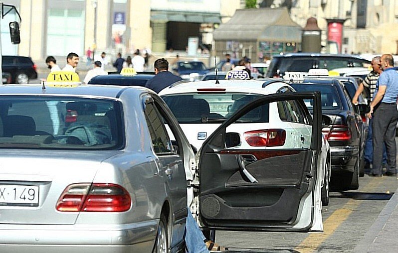 Sürücü də narazı, sərnişin də: Taksilərlə bağlı yeniliklər əks-effekt verir? - VİDEO