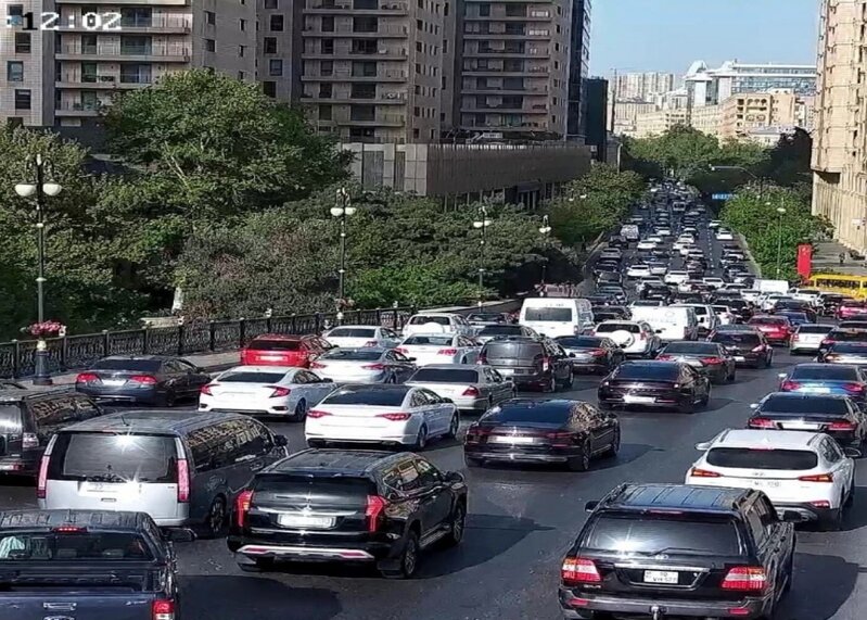 Paytaxtın bu yollarında tıxac var - SİYAHI