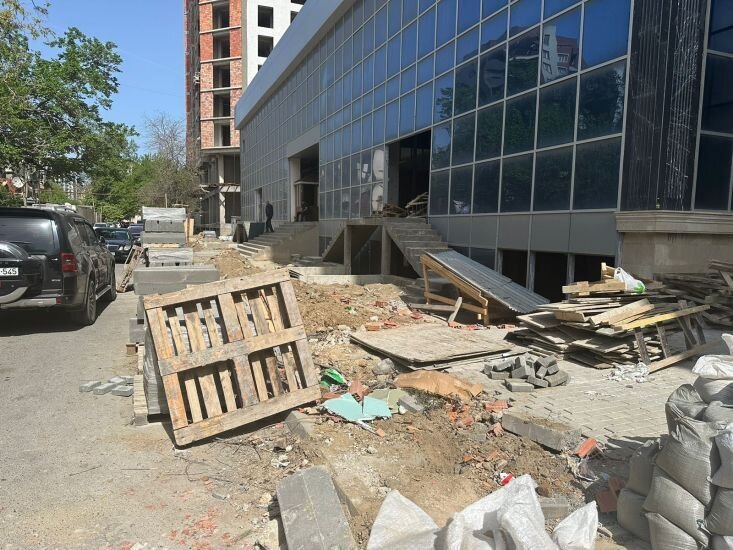 Nərimanovda COP29 öncəsi ağaclar məhv edildi - Fotolar