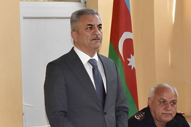 İcra başçısından mikrofonla danışmasını istəyən əlil CƏZALANDIRILDI