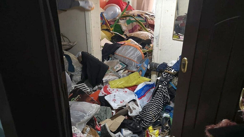 ŞOK HADİSƏ: Evdən 12 ton zibil çıxarıldı - FOTO