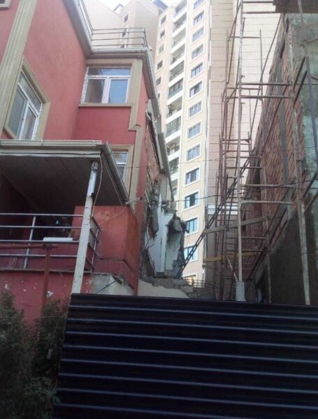 ""Luxe Home" tikinti şirkəti evimi uçurdur, başımıza armatur, mismarlı taxta düşür"