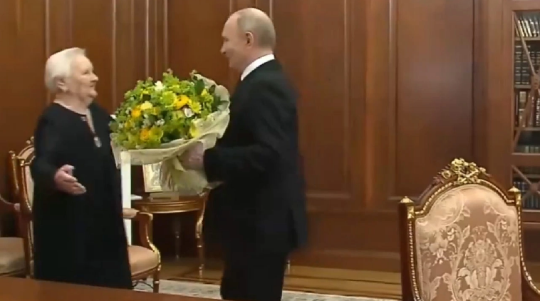 Putinə ilk təbrik ibtidai sinif müəllimindən GƏLDİ - VİDEO