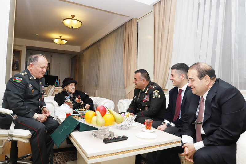 Azərbaycanda 102 yaşlı qadın təltif edilib - FOTO