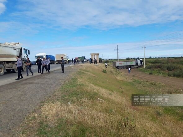 Biləsuvarda ağır avtoqəzanın TƏFƏRRÜATI: Ölən və yaralılar var - YENİLƏNİB + FOTO