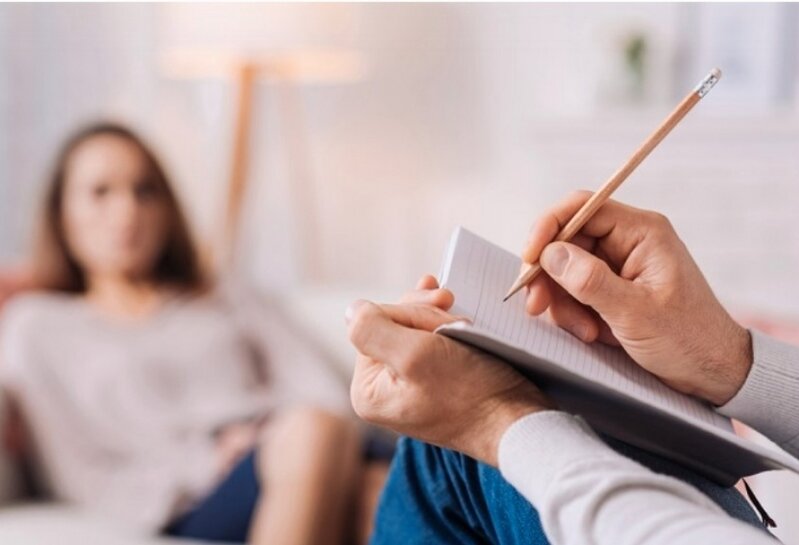 İnsanlarda travma yaradan psixoloqlar: Onların fəaliyyətini tənzimləyən qanun yaradılmalıdır" - Açıqlama