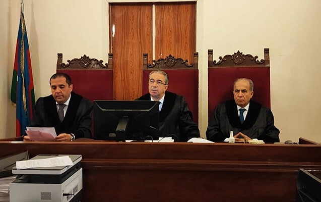 Məhkum yoldaşının boğazını kəsib - Kitabçasına baxdığına görə...