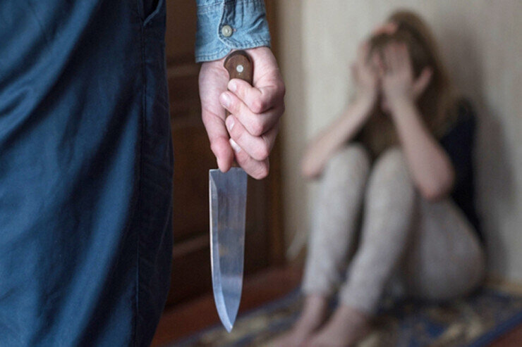 Bakıda kişi nənəsini və arvadını bıçaqladı