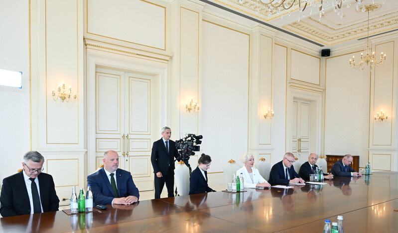 Prezident İlham Əliyev Latviya Seyminin sədrinin başçılıq etdiyi nümayəndə heyətini qəbul edib - FOTO