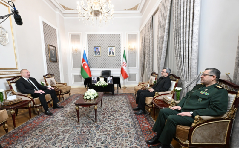 İlham Əliyev İran səfirliyinə getdi, başsağlığı verdi
