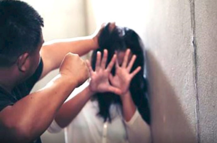 Ərinin döydüyü 4 uşaq anası öldü