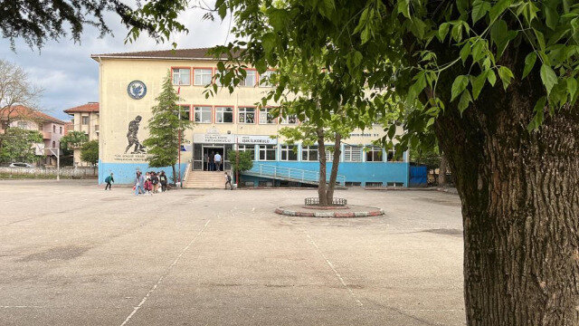 Məktəbdə "Sürətli hambuger yemək" yarışı şagird ölümü ilə bitdi - FOTO