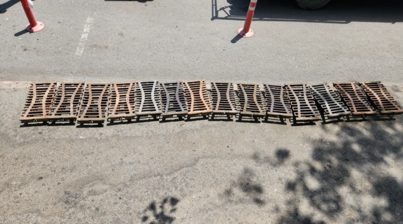 Bulvarın kanalizasiya quyusunun dəmir barmaqlıqları oğurlandı - VİDEO