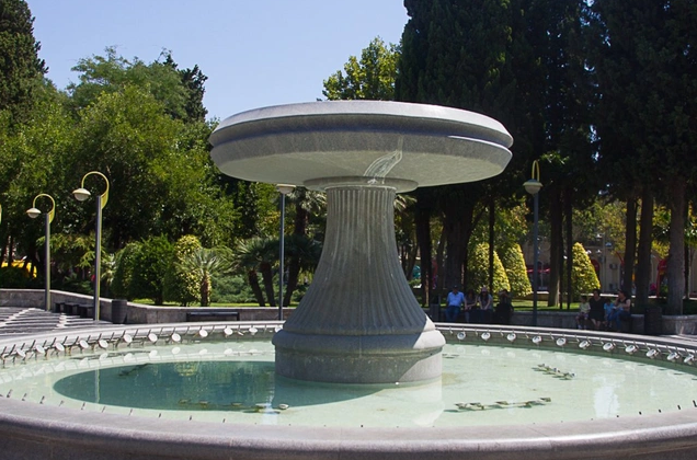 Bakıda işləməyən fəvvarələr kimə lazımdır?