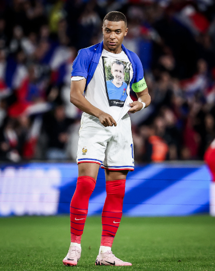 Vurduğu qolu dayısına həsr etdi - Foto