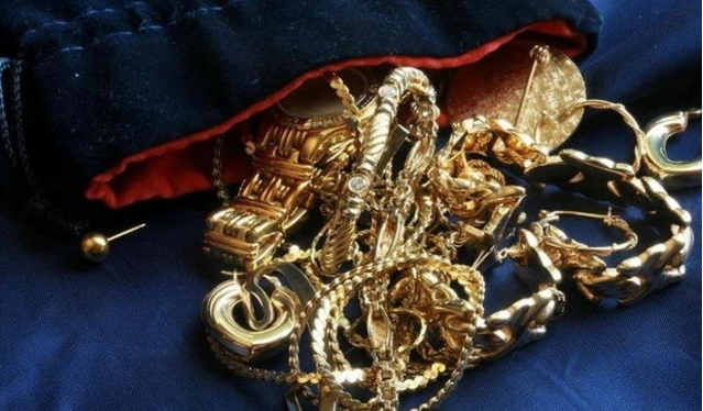 İş adamı qızıllarının gömrükdə əlindən alındığı iddiasına RƏSMİ CAVAB