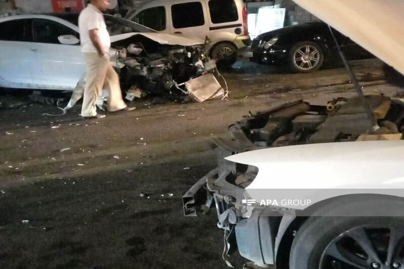 Bakıda zəncirvari qəza: 3 maşın toqquşdu - FOTO