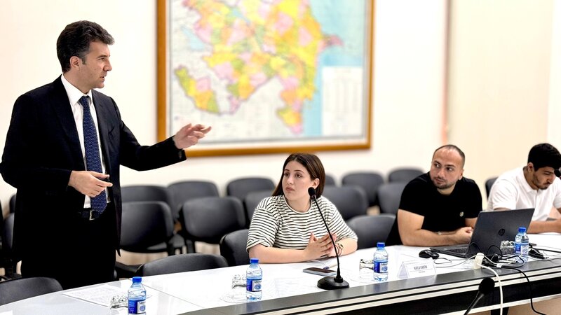 Jurnalistlər "İnsan hüquqları aylığı" çərçivəsində keçirilən təlimdə iştirak ediblər - FOTOLAR