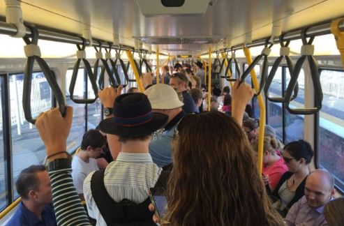 Bakıda avtobusda qadın qarət olundu