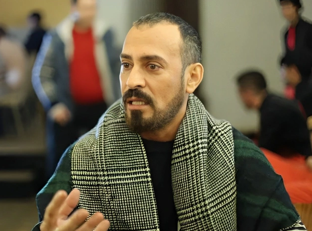 Niyam Salami qarğış etdi, mikrofonunu söndürdülər: "Övladın başına daş düşsün"