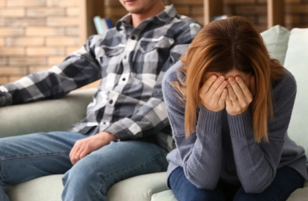 Gənc oğlan azyaşlı sevgilisi ilə cinsi münasibətdə oldu: "Anası da orada idi"