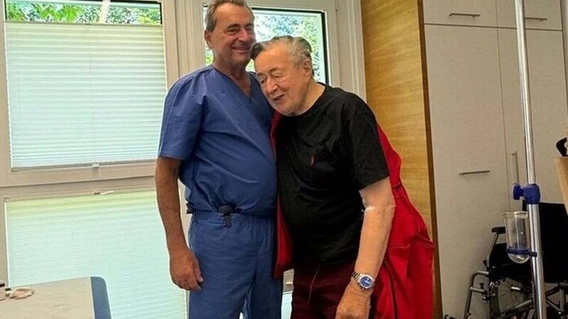 91 yaşlı milyarder toyundan sonra XƏSTƏXANAYA YERLƏŞDİRİLDİ - FOTO