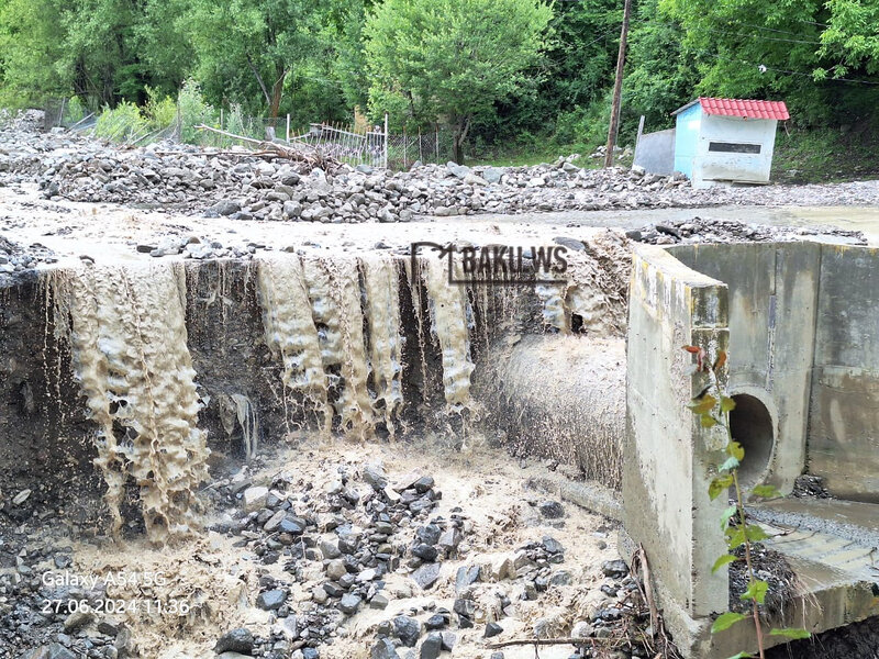 Lahıcda sakinlərin gündəlik istifadə etdiyi yol bu hala düşdü - FOTO/VİDEO