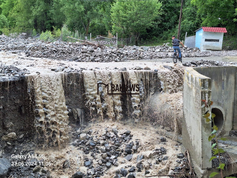 Lahıcda sakinlərin gündəlik istifadə etdiyi yol bu hala düşdü - FOTO/VİDEO