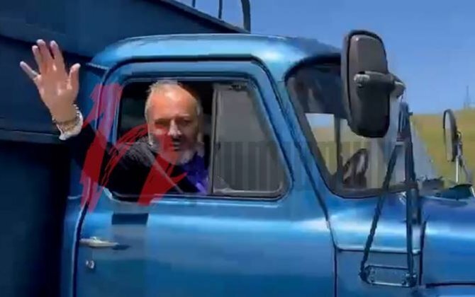 Keşiş Baqrat bu dəfə "ZİL" markalı yük maşınında gündəmə gəlməyə çalışdı...-VİDEO