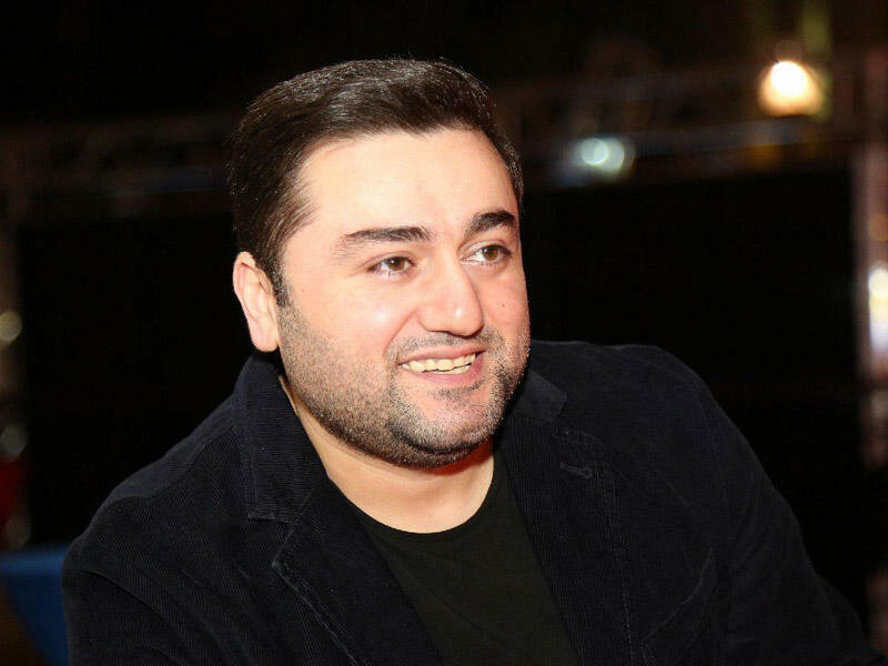 Müşfiq yeni görünüşü ilə təəccübləndirdi - FOTO