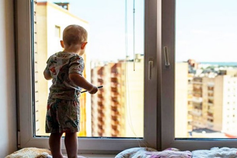 Sumqayıtda 5 yaşlı uşaq 7-ci mərtəbədən düşərək ölüb