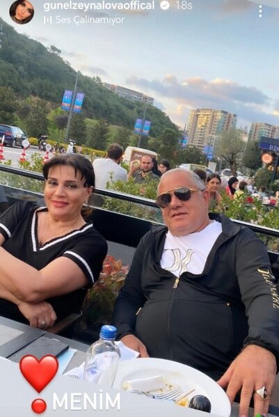 Güneldən anası və atası ilə bağlı paylaşım - Foto