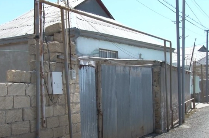 Kirayədə yaşayan yeniyetmələr evdə qan içində tapılıblar - Hadisə baş verən ərazidən GÖRÜNTÜLƏR