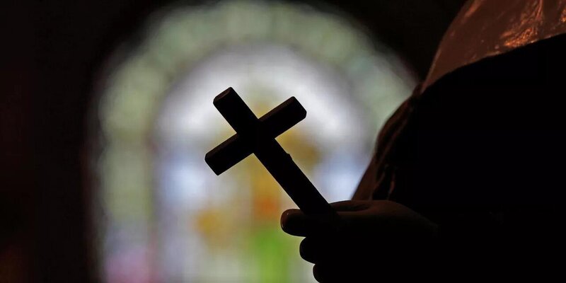 Gürcü keşiş şortikli qızla bağlı belə QƏRAR VERDİ - VİDEO