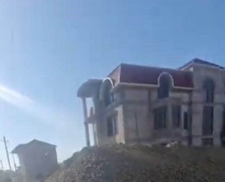 Uşaq-Gənclər İnkişaf Mərkəzinin direktoru 4 mərtəbəli villa tikdirir - Fotolar