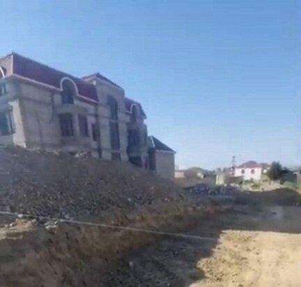 Uşaq-Gənclər İnkişaf Mərkəzinin direktoru 4 mərtəbəli villa tikdirir - Fotolar
