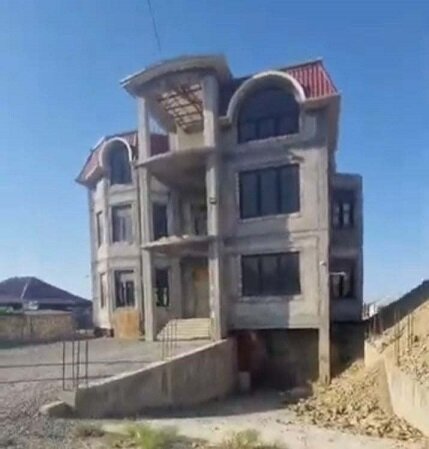 Uşaq-Gənclər İnkişaf Mərkəzinin direktoru 4 mərtəbəli villa tikdirir - Fotolar