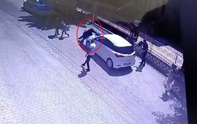 Gəlin qayınananı başmağı ilə döyüb, avtomobili ilə əzdi - FOTO