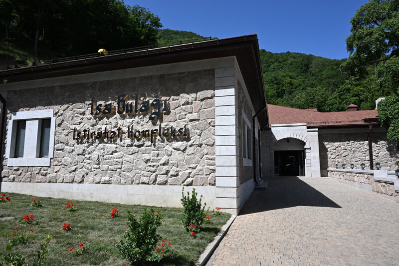 Prezident "İsa bulağı"nda çay içdi - Fotolar