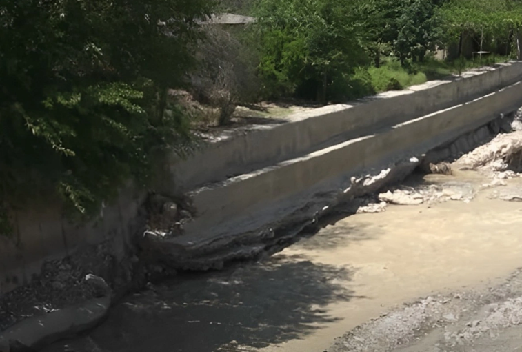 Ağsuçayda sel qorxusu: Evlərə ciddi təhlükə var