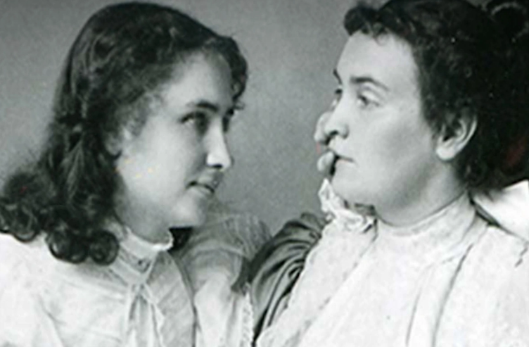 Anasından gizlin nişanlanan, bütün dünyanı valeh edən kor qız